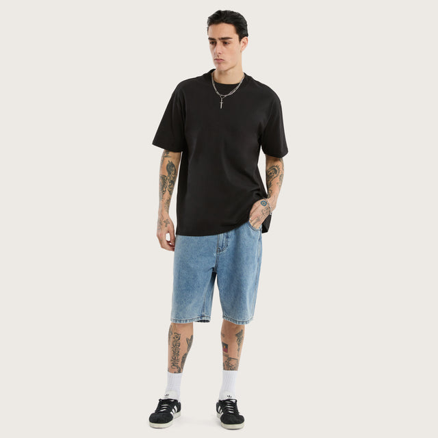 Model wears K6 Denim Jort Trashed Blue Shorts in 0 - Image 2