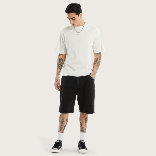 Model wears K6 Denim Jort Worn Black Shorts in Black - Image 3