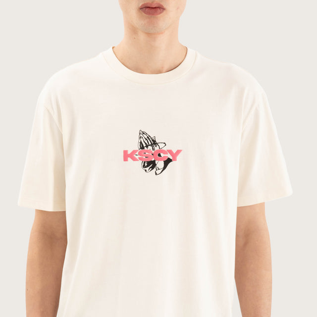 Model wears Fleeting Relaxed Tee Tofu T-Shirts in Beige - Image 3