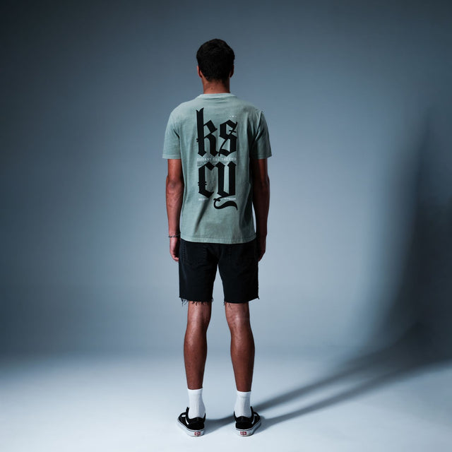 Model wears Defiant Standard Tee Pigment Slate Grey T-Shirts in Grey - Image 2