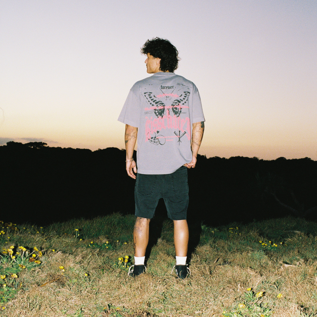 Model wears Morris Street Tee Pigment Sky Rocket T-Shirts in Grey - Image 2