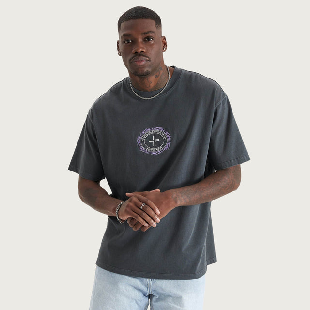Model wears Abyss Box Fit T-Shirt Pigment Asphalt T-Shirts in Grey - Image 5