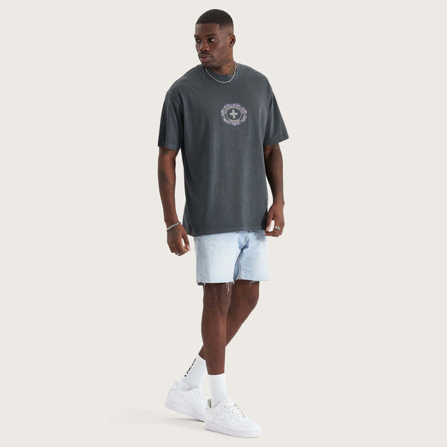 Model wears Abyss Box Fit T-Shirt Pigment Asphalt T-Shirts in Grey - Image 4