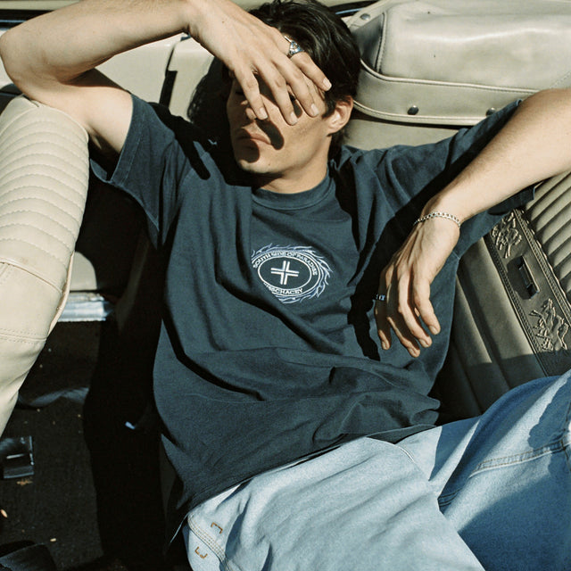 Model wears Abyss Box Fit T-Shirt Pigment Asphalt T-Shirts in Grey - Image 2