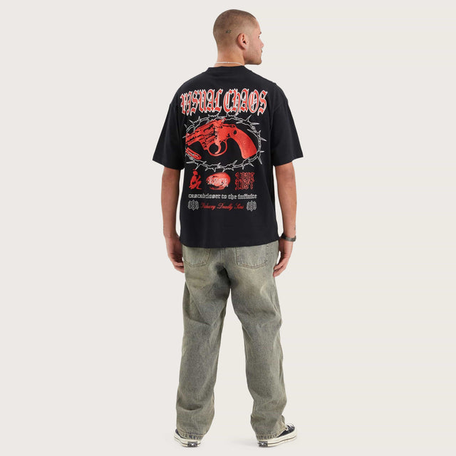 Model wears Cascade Heavy Street Fit Tee Anthracite T-Shirts in Black - Image 3