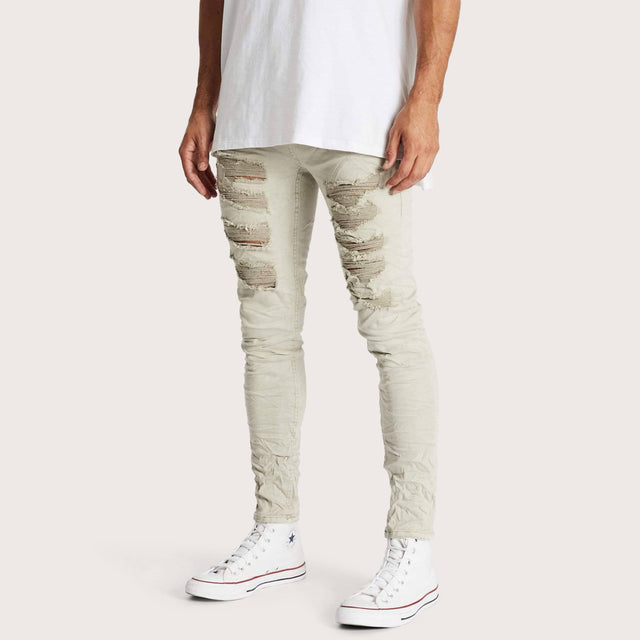 Model wears K1 Super Skinny Jeans Destroyed Goat Pants in Off-White - Image 2