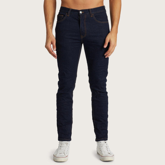 Model wears K2 Skinny Fit Jean Dresden Blue Pants in Blue - Image 3