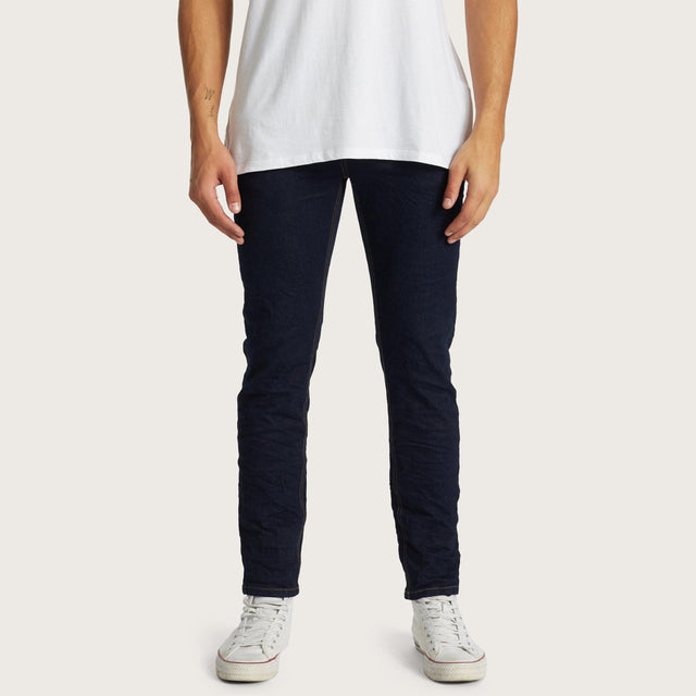 Model wears K2 Skinny Fit Jean Dresden Blue Pants in Blue - Image 1