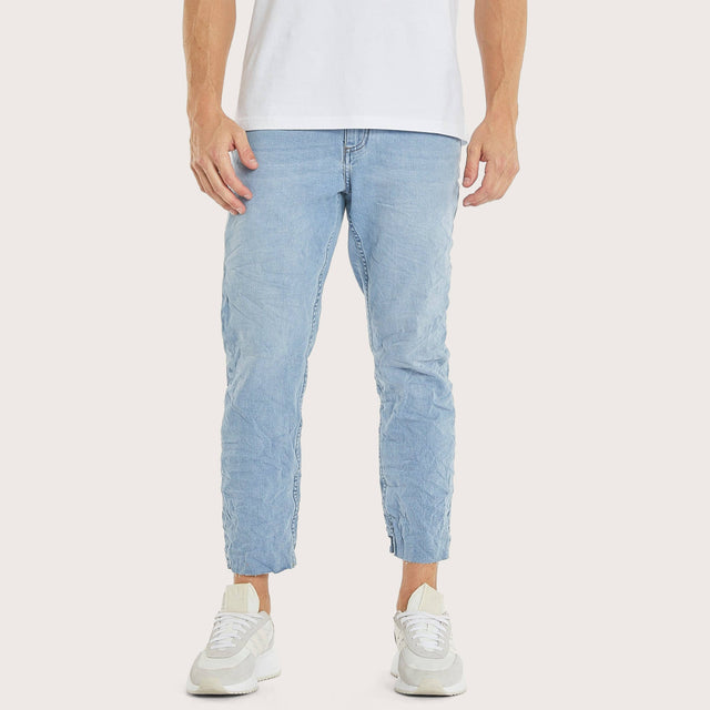 Model wears K5 Slim Cropped Jean Arcade Blue Pants in Blue - Image 2