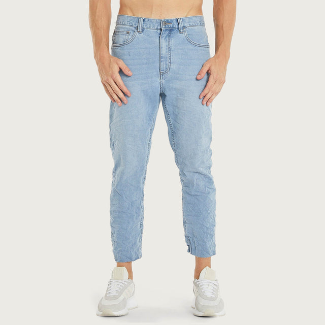 Model wears K5 Slim Cropped Jean Arcade Blue Pants in Blue - Image 4