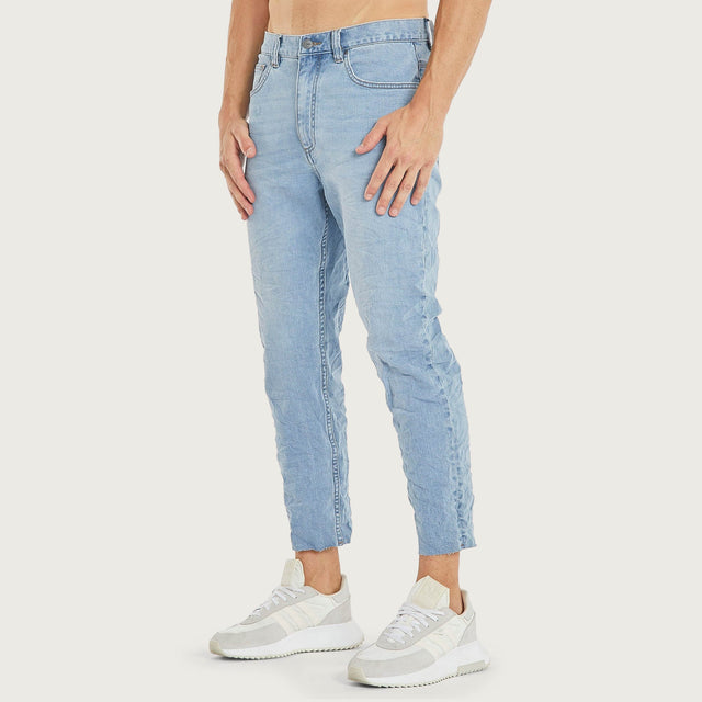 Model wears K5 Slim Cropped Jean Arcade Blue Pants in Blue - Image 3