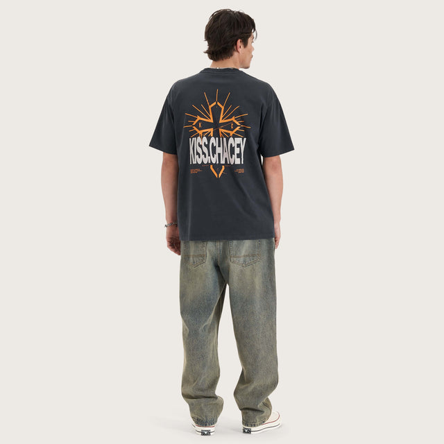 Model wears Luminary Heavy Box Fit Tee Pigment Vulcan T-Shirts in Grey - Image 7