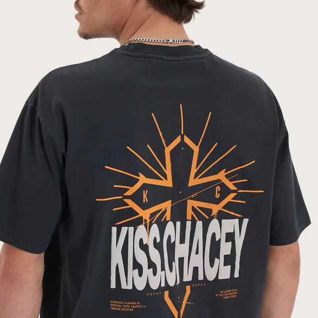 Model wears Luminary Heavy Box Fit Tee Pigment Vulcan T-Shirts in Grey - Image 3