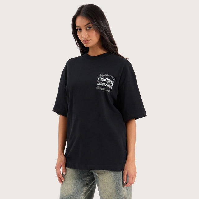 Model wears Machine Street Tee Anthracite Black T-Shirts in Black - Image 5