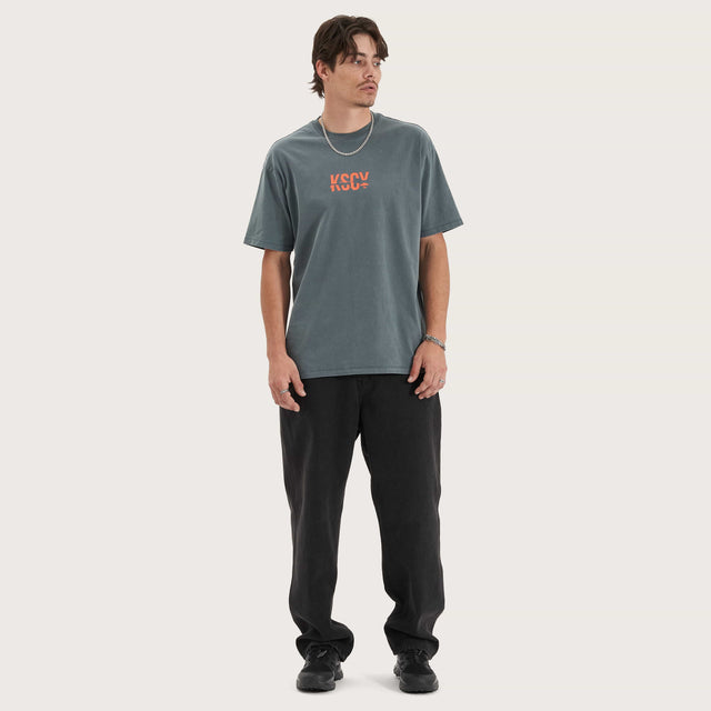 Model wears Mystic Quest Box Fit Tee Pigment Turbulence T-Shirts in Grey - Image 4