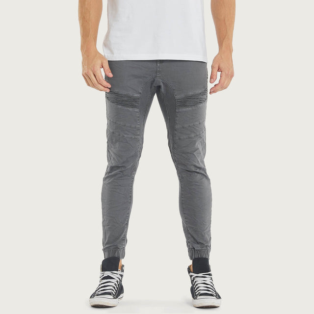 Model wears Spectra Jogger Pant Dark Shadow Pants in Grey - Image 1