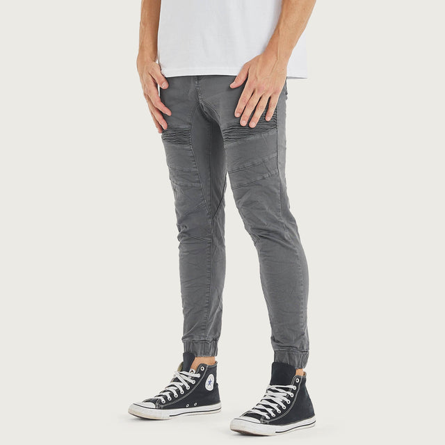Model wears Spectra Jogger Pant Dark Shadow Pants in Grey - Image 2