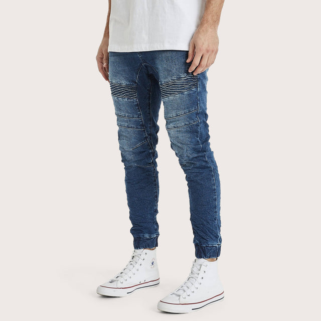 Model wears Spectra Jogger Pant Ozark Blue Pants in Blue - Image 2