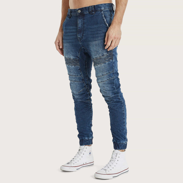 Model wears Spectra Jogger Pant Ozark Blue Pants in Blue - Image 4