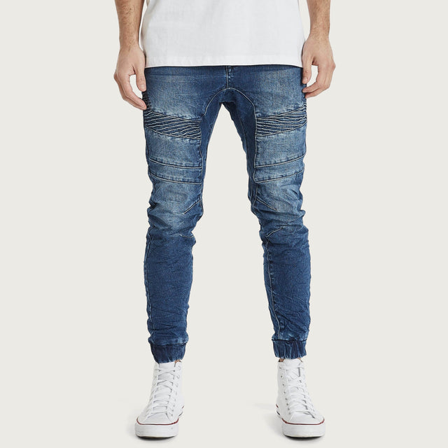 Model wears Spectra Jogger Pant Ozark Blue Pants in Blue - Image 1