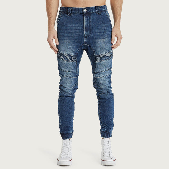Model wears Spectra Jogger Pant Ozark Blue Pants in Blue - Image 5