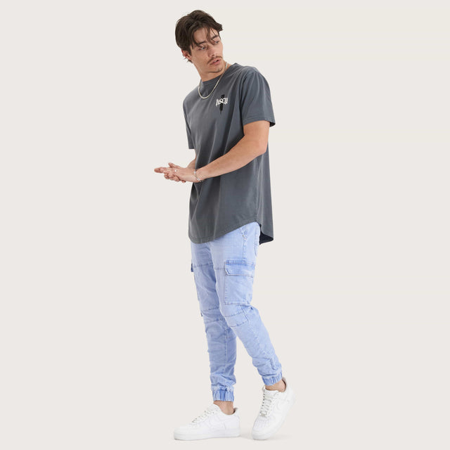 Model wears Strayverse Dual Curved Tee Pigment Turbulence T-Shirts in Grey - Image 3