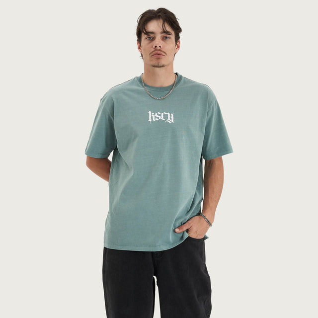 Model wears Tin Petal Heavy Box Fit Tee Pigment Trellis T-Shirts in Green - Image 4