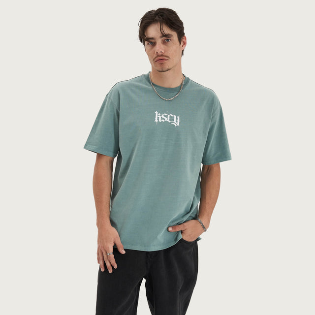 Model wears Tin Petal Heavy Box Fit Tee Pigment Trellis T-Shirts in Green - Image 2