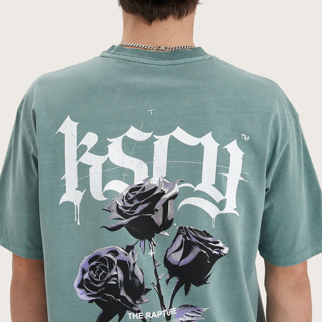 Model wears Tin Petal Heavy Box Fit Tee Pigment Trellis T-Shirts in Green - Image 3