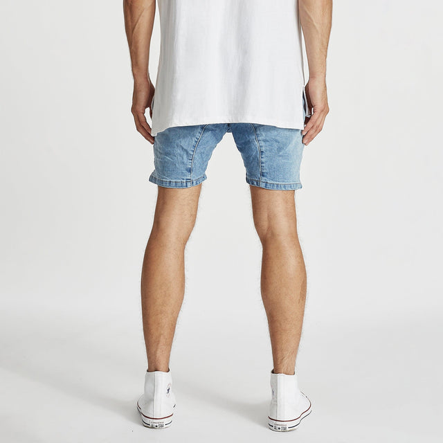 Model wears Carter Denim Shorts Horizon Blue Shorts in Blue - Image 2