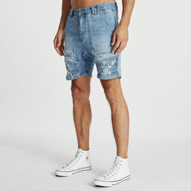Model wears Carter Denim Shorts Horizon Blue Shorts in Blue - Image 5