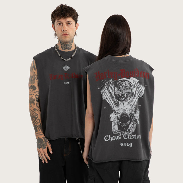 Model wears Cylinders Mechanic Muscle Pigment Black Muscle Tees Black – image 1