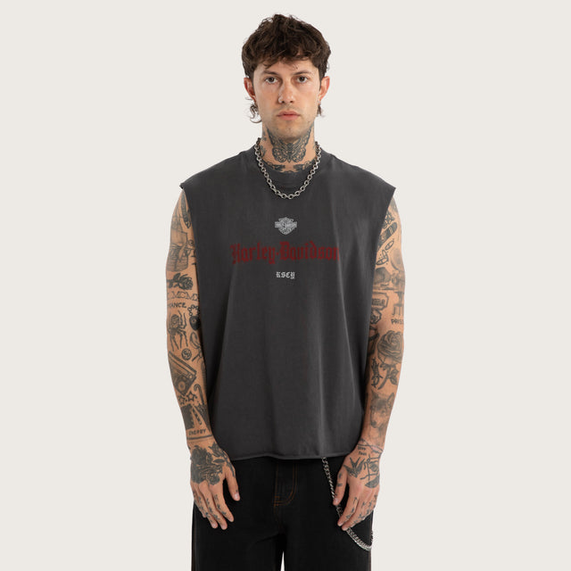 Model wears Cylinders Mechanic Muscle Pigment Black Muscle Tees Black – image 6