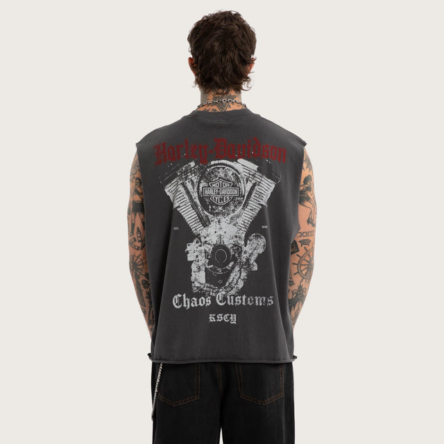 Model wears Cylinders Mechanic Muscle Pigment Black Muscle Tees Black – image 4