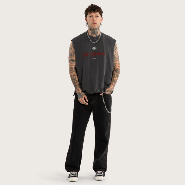 Model wears Cylinders Mechanic Muscle Pigment Black Muscle Tees Black – image 8