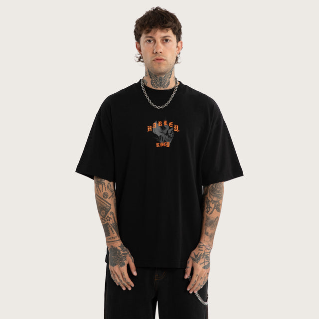 Model wears Nightster Street Tee Jet Black T-Shirts Black – image 5