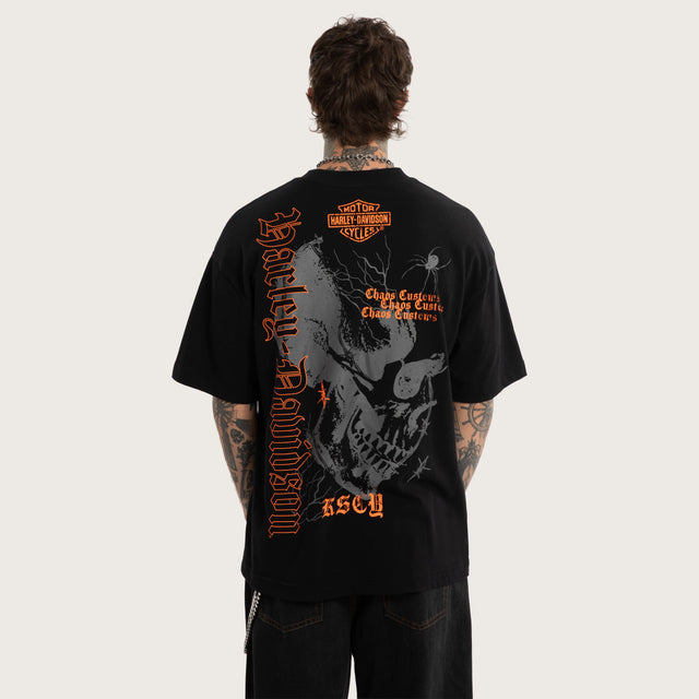 Model wears Nightster Street Tee Jet Black T-Shirts Black – image 3