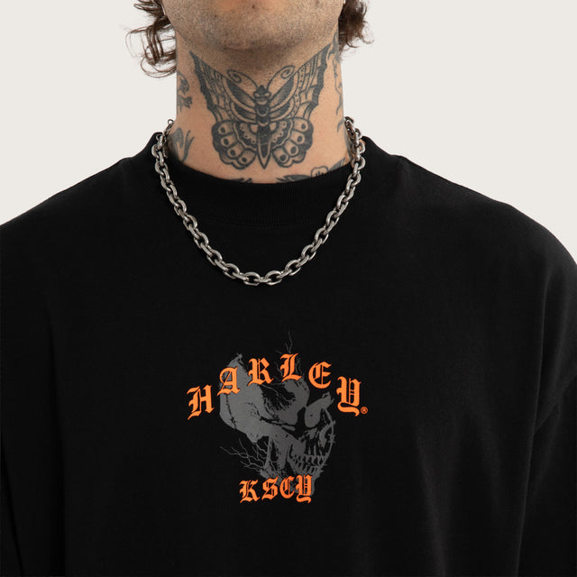 Model wears Nightster Street Tee Jet Black T-Shirts Black – image 2