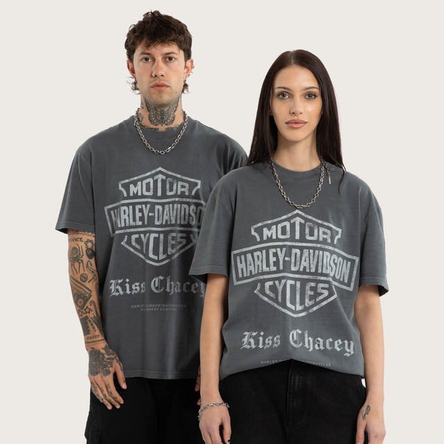Model wears Downshift Relaxed Tee Pigment Turbulence T-Shirts Grey – image 1