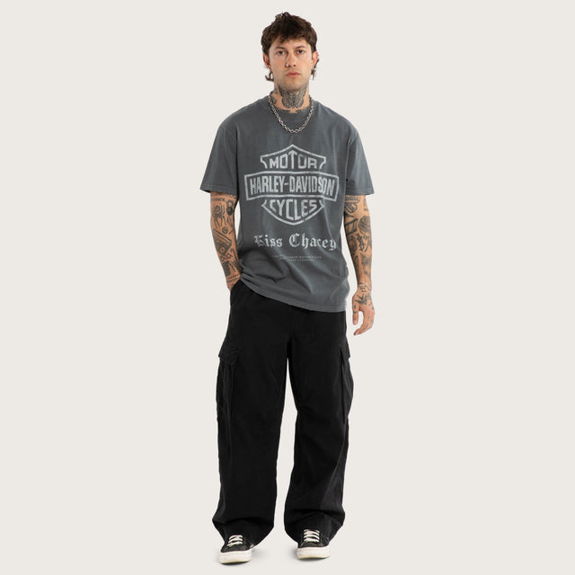 Model wears Downshift Relaxed Tee Pigment Turbulence T-Shirts Grey – image 7