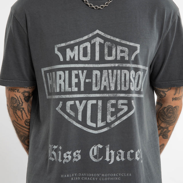 Model wears Downshift Relaxed Tee Pigment Turbulence T-Shirts Grey – image 4