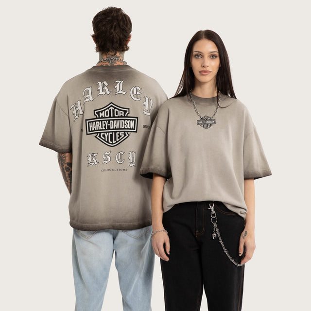 Model wears Upshift Loopback Street Tee Oil Washed T-Shirts Grey – image 1