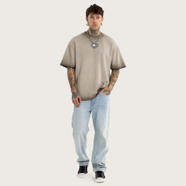 Model wears Upshift Loopback Street Tee Oil Washed T-Shirts Grey – image 7