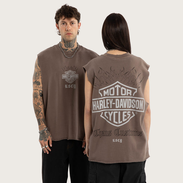 Model wears Pivot Loopback Muscle Pigment Tan Muscle Tees Brown – image 1