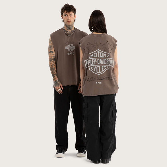 Model wears Pivot Loopback Muscle Pigment Tan Muscle Tees Brown – image 4