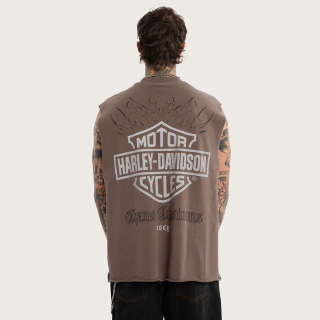 Model wears Pivot Loopback Muscle Pigment Tan Muscle Tees Brown – image 2