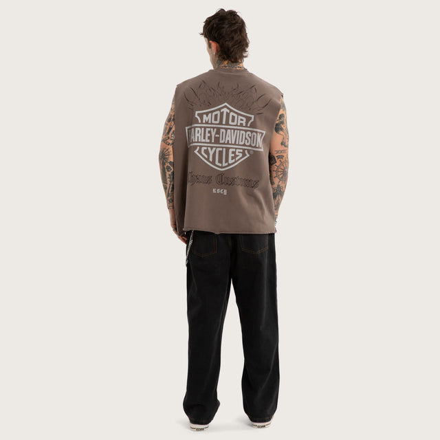 Model wears Pivot Loopback Muscle Pigment Tan Muscle Tees Brown – image 6