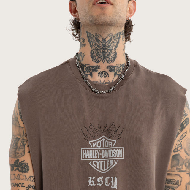Model wears Pivot Loopback Muscle Pigment Tan Muscle Tees Brown – image 3