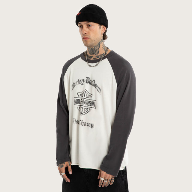 Model wears Dismount Raglan LS Tee Asphalt/Blanc De Blanc Longsleeve T-Shirts White – image 4