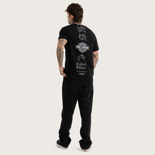 Model wears Carve Dual Curved Tee Jet Black T-Shirts Black – image 6